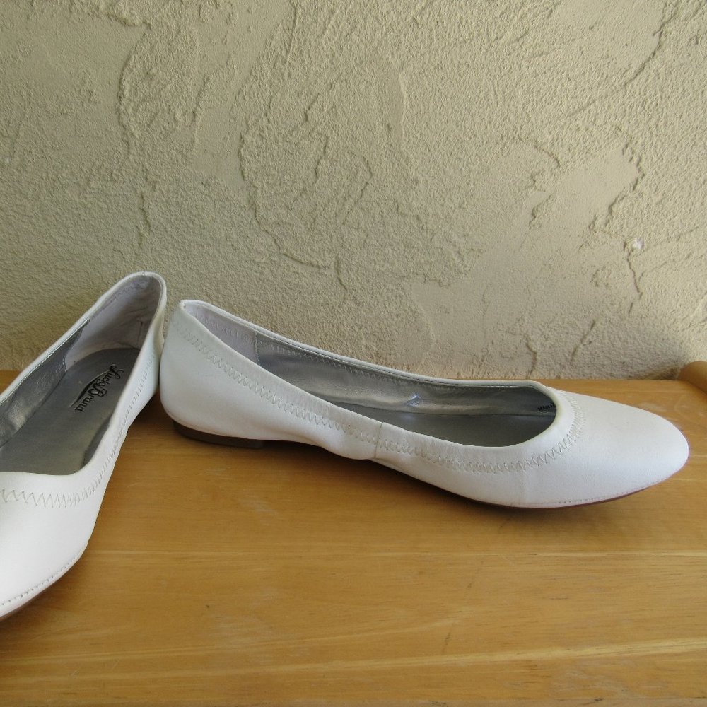 *SOLD* Lucky Brand White Flats